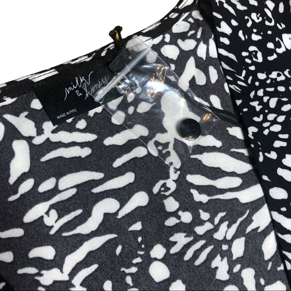 NWOT Black & White Print Long Sleeve Corset Peplum Top. Size Small - Picture 3 of 8